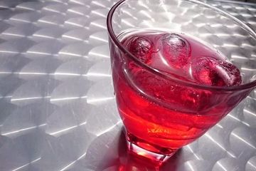 ジョバンニのイタリアの食前酒☆鮮やかな紅色のカンパリで乾杯！
