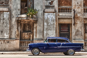 世界遺産のハバナ旧市街とクラシックカー4（イメージ）