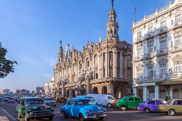 世界遺産のハバナ旧市街とクラシックカー6（イメージ）