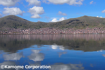 【チチカカ湖】チチカカ湖とプーノの町（イメージ）
