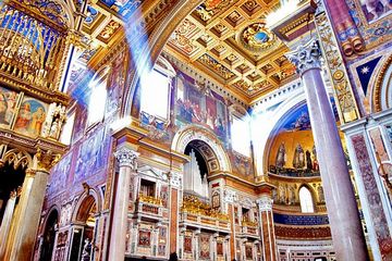 美しいローマのサン・ジョバンニ教会内（イメージ）