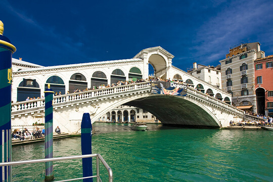 ベネチア名物 リアルト橋を散策