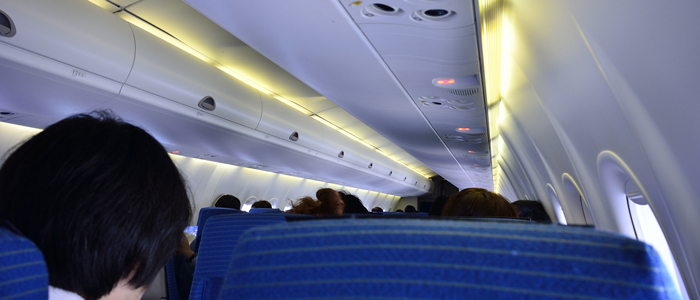 飛行機内での耳の痛みを予防するためには？