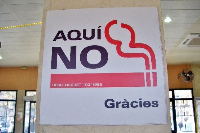 スペイン語の喫煙禁止の看板