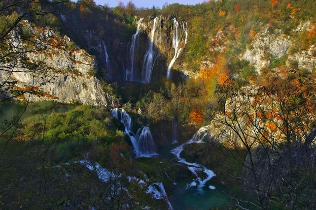 クロアチア・プリトヴィツェ湖群国立公園の紅葉