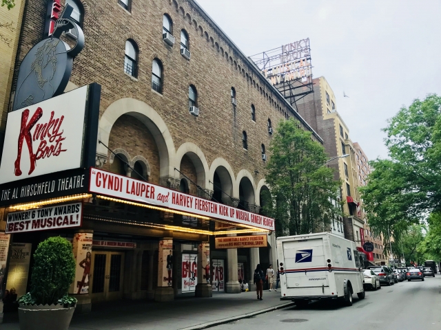 ニューヨークのブロードウェイのミュージカル看板